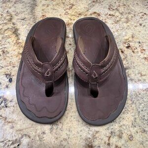 OluKai - Men's Size 8 - Hokua Leather Sandals - Dark Wood color